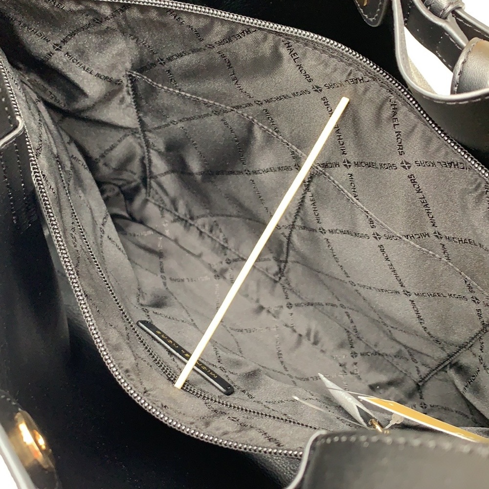 MICHAEL KORS
Emilia Large Logo Tote Shoulder Bag
COLOR Black Signature 
NWT - Picture 8 of 16